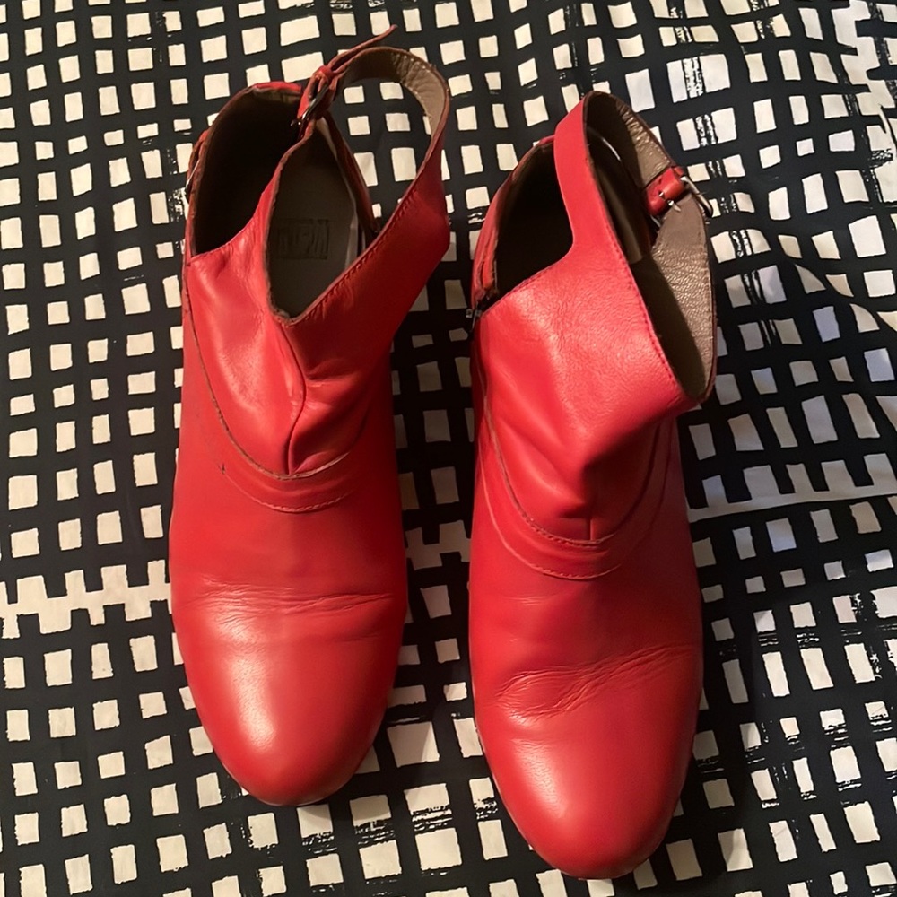 Fortress of Inca Roxana Amado Red/Rouge Booties Size US 9
